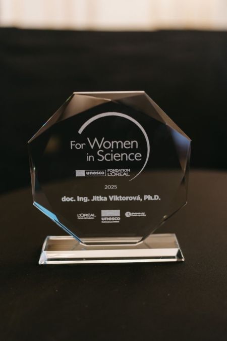 Zeny ve vede 2025-120